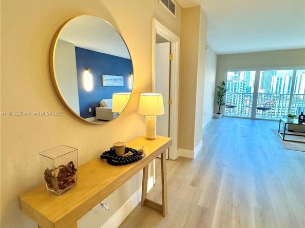 300 Bayview Dr 1801, Sunny Isles Beach FL 33160