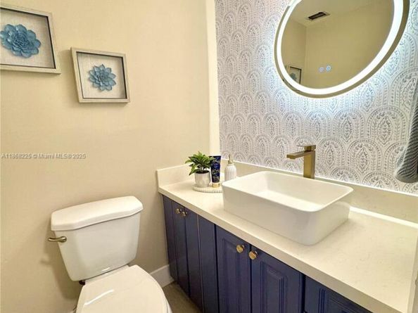 300 Bayview Dr 1801, Sunny Isles Beach FL 33160