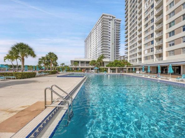 300 Bayview Dr 1801, Sunny Isles Beach FL 33160