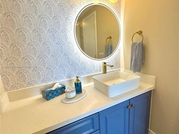 300 Bayview Dr 1801, Sunny Isles Beach FL 33160