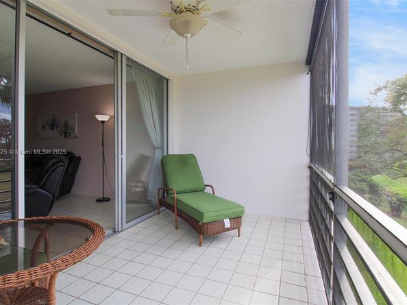 605 Oaks Dr 305, Pompano Beach FL 33069