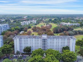 605 Oaks Dr 305, Pompano Beach FL 33069
