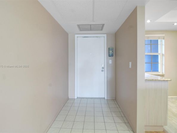 605 Oaks Dr 305, Pompano Beach FL 33069