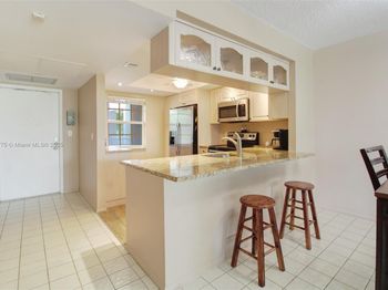 605 Oaks Dr