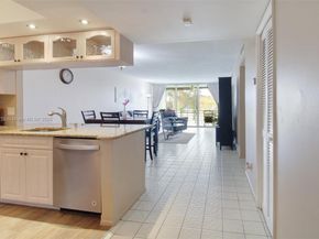 605 Oaks Dr 305, Pompano Beach FL 33069