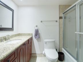 605 Oaks Dr 305, Pompano Beach FL 33069