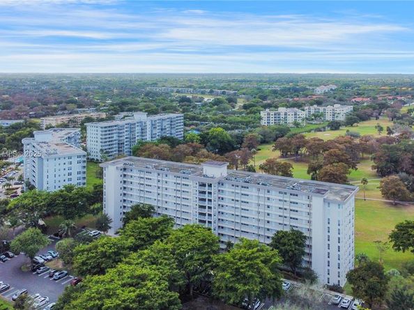 605 Oaks Dr 305, Pompano Beach FL 33069