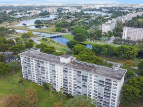605 Oaks Dr 305, Pompano Beach FL 33069