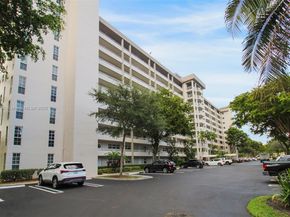 605 Oaks Dr 305, Pompano Beach FL 33069