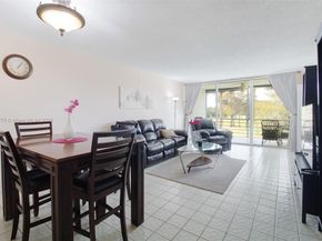 605 Oaks Dr 305, Pompano Beach FL 33069