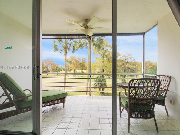 605 Oaks Dr 305, Pompano Beach FL 33069
