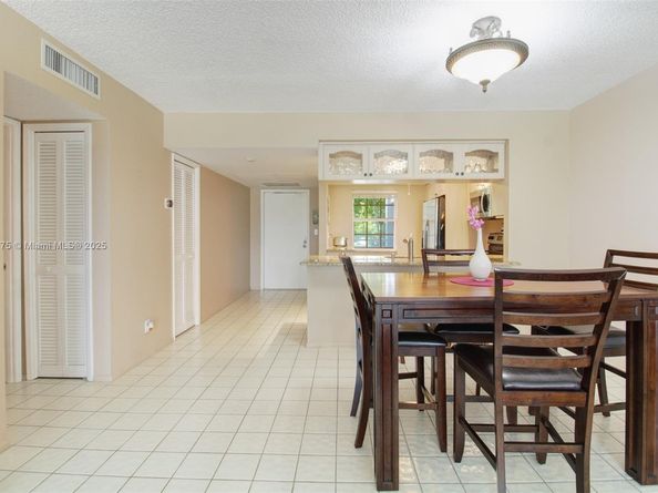 605 Oaks Dr 305, Pompano Beach FL 33069