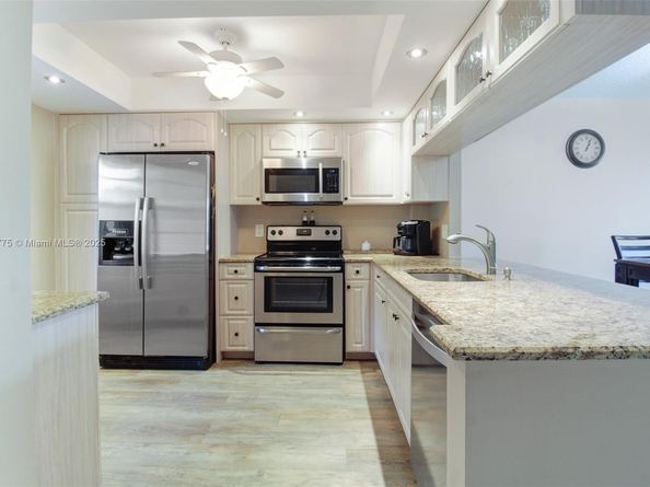 605 Oaks Dr 305, Pompano Beach FL 33069