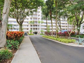 605 Oaks Dr 305, Pompano Beach FL 33069