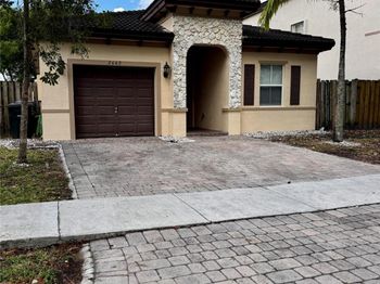 2442 NE 3rd Ct