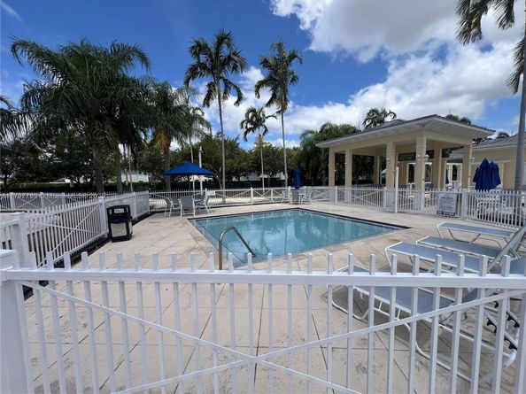 2442 NE 3rd Ct, Homestead FL 33033