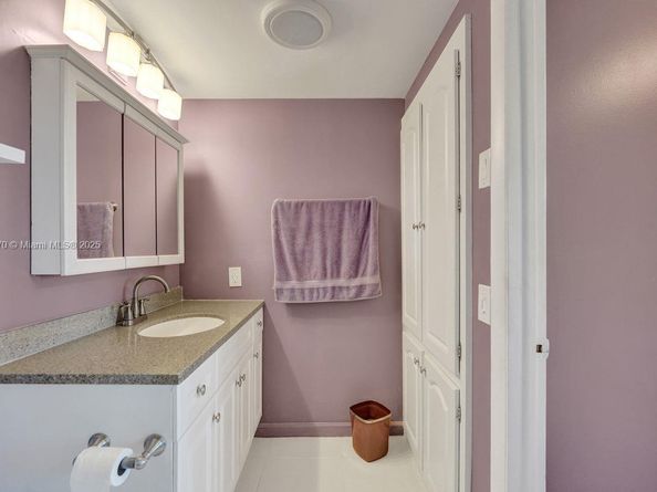 4001 Hillcrest Dr 403, Hollywood FL 33021