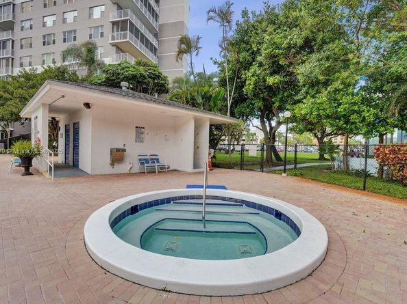 4001 Hillcrest Dr 403, Hollywood FL 33021
