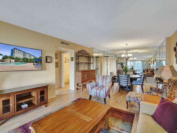 4001 Hillcrest Dr 403, Hollywood FL 33021