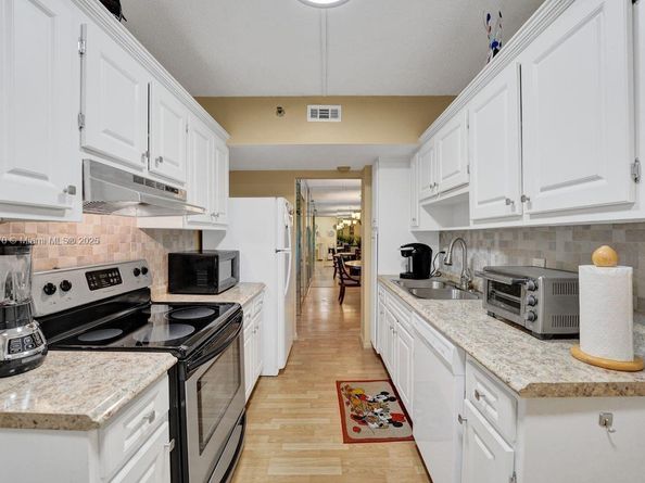 4001 Hillcrest Dr 403, Hollywood FL 33021