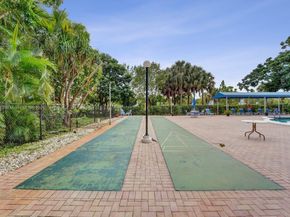 4001 Hillcrest Dr 403, Hollywood FL 33021