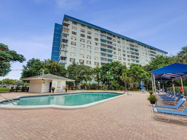 4001 Hillcrest Dr 403, Hollywood FL 33021