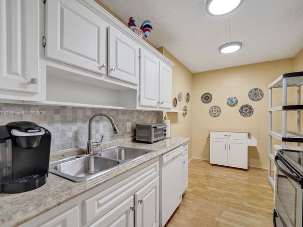 4001 Hillcrest Dr 403, Hollywood FL 33021