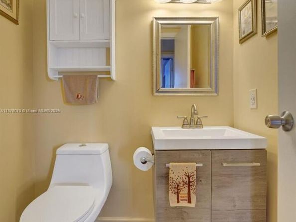 4001 Hillcrest Dr 403, Hollywood FL 33021