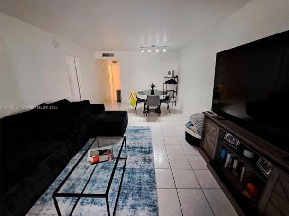 2935 NE 163rd St 2Q, North Miami Beach FL 33160