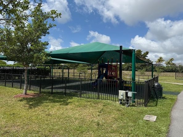 424 NE 194th Ter, Miami FL 33179
