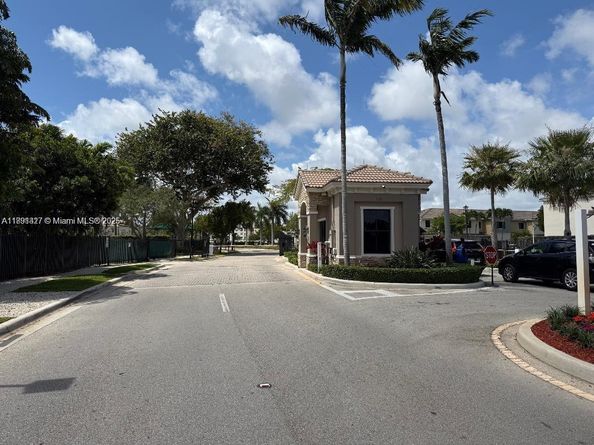 424 NE 194th Ter, Miami FL 33179