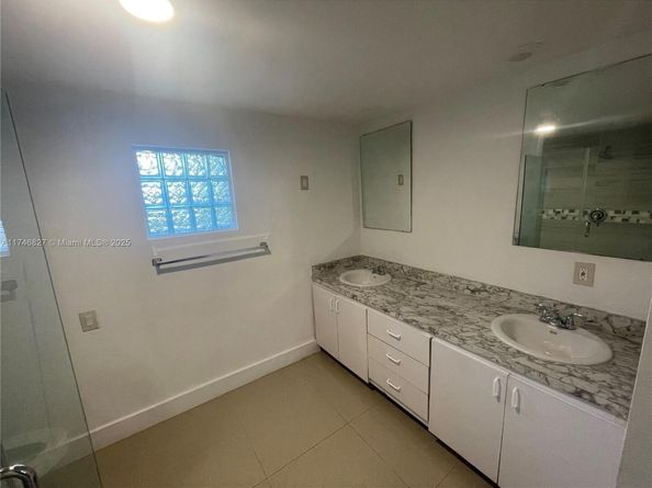 1079 NW 112th Ter, Miami FL 33168