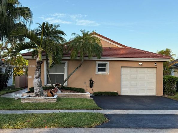 2002 NW 184th Way, Pembroke Pines FL 33029