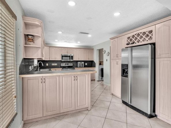 8970 Johnson St, Pembroke Pines FL 33024