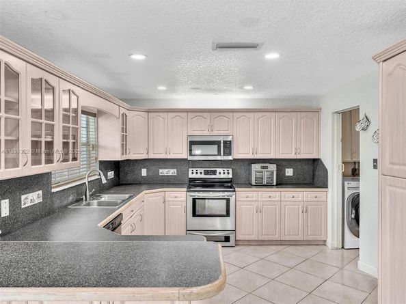8970 Johnson St, Pembroke Pines FL 33024