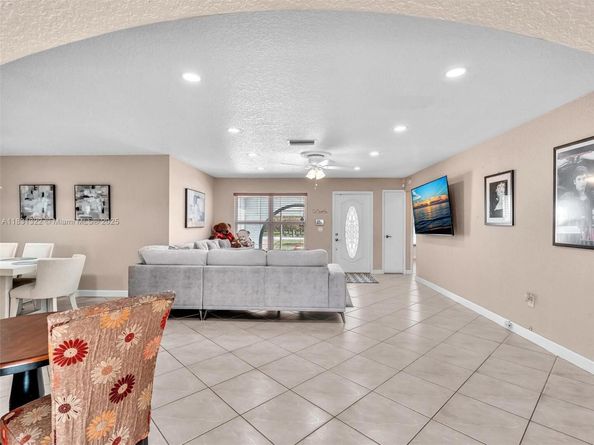 8970 Johnson St, Pembroke Pines FL 33024