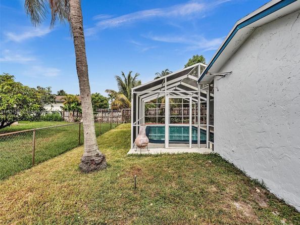 8970 Johnson St, Pembroke Pines FL 33024