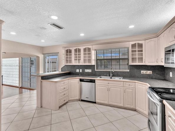 8970 Johnson St, Pembroke Pines FL 33024