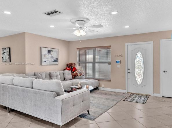 8970 Johnson St, Pembroke Pines FL 33024
