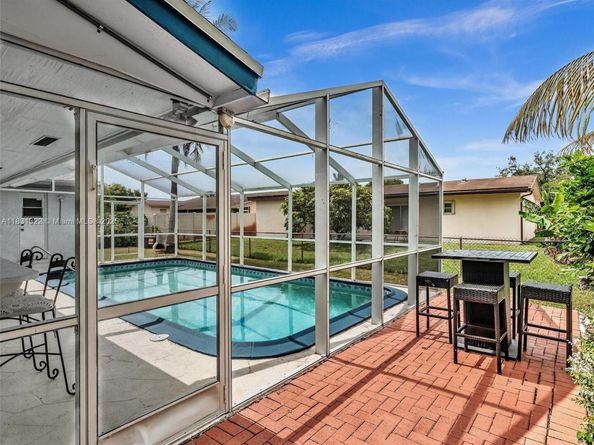 8970 Johnson St, Pembroke Pines FL 33024