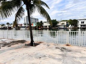 7207 Bay Dr 24, Miami Beach FL 33141