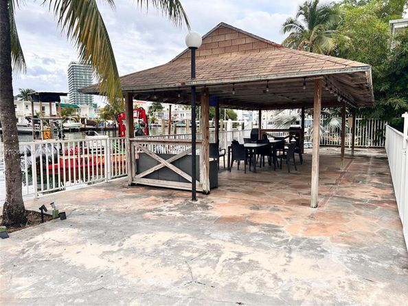 7207 Bay Dr 24, Miami Beach FL 33141