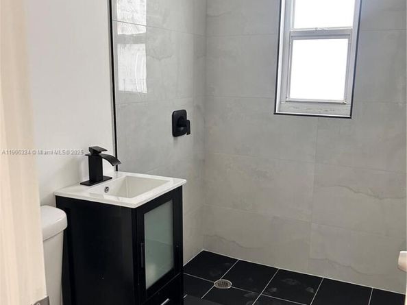 7207 Bay Dr 24, Miami Beach FL 33141