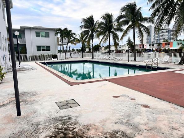 7207 Bay Dr 24, Miami Beach FL 33141