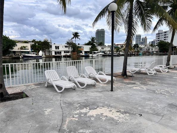 7207 Bay Dr 24, Miami Beach FL 33141