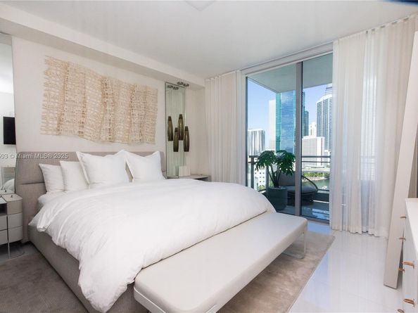 92 SW 3rd St 1711, Miami FL 33130