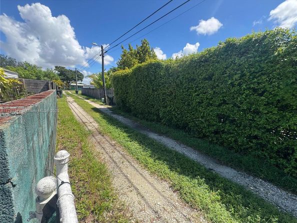 325 Ludlam Dr, Miami Springs FL 33166