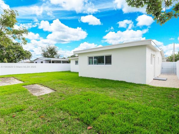 3051 NW 70th Ter, Miami FL 33147