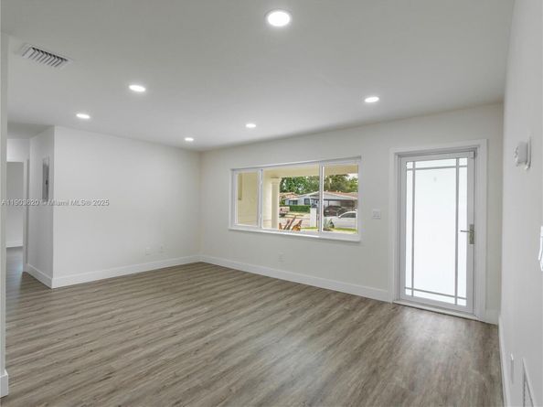 3051 NW 70th Ter, Miami FL 33147