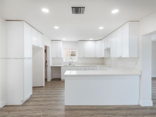 3051 NW 70th Ter, Miami FL 33147